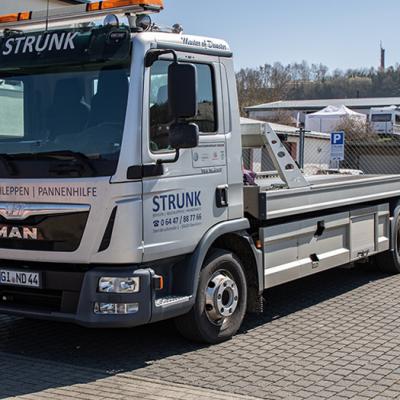 Moderner Abschleppwagen